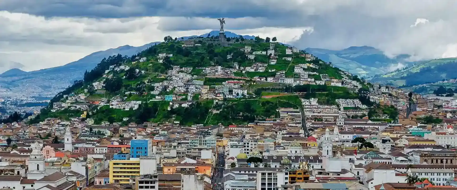 Clear view of the northern and central neighborhoods of the Ecuadorian capital, analyzing the environment and recommendations on whether Quito is safe for travelers.
